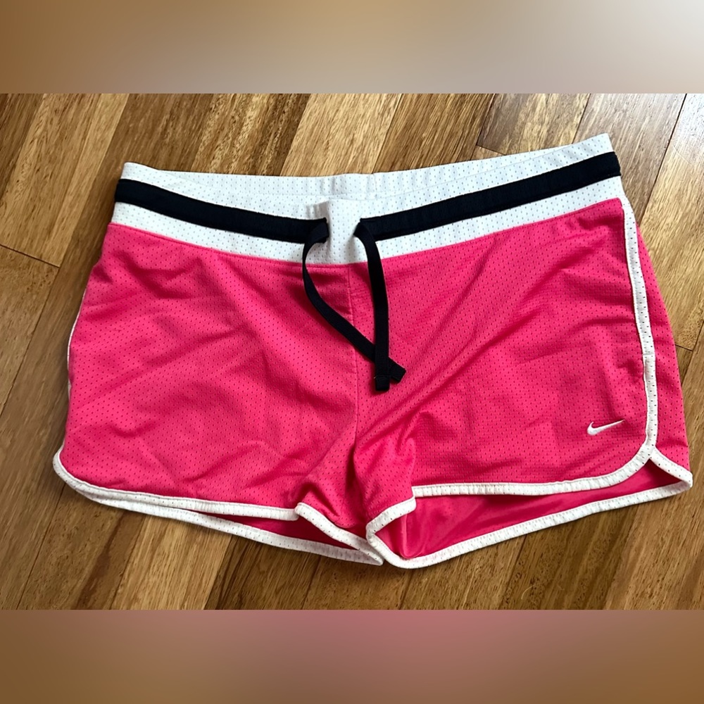 Women’s ladies Nike shorts sz Large